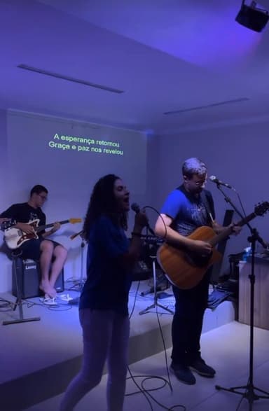 Slide de música cristã criado com o Music Slider